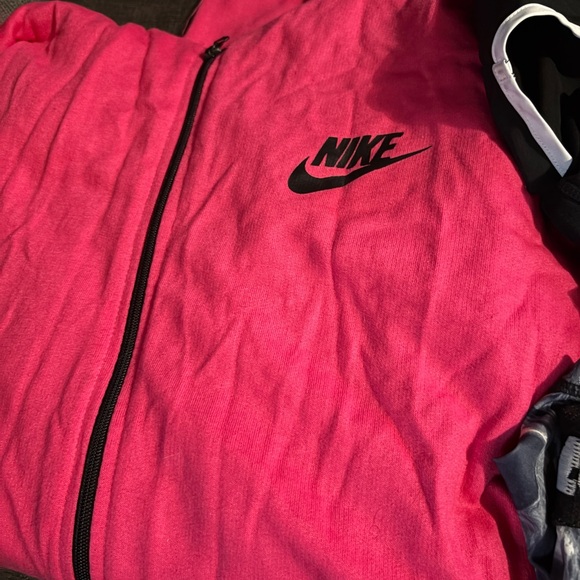 Nike Fuchsia Jacket and Monochrome Activewear Set - Picture 3 of 4